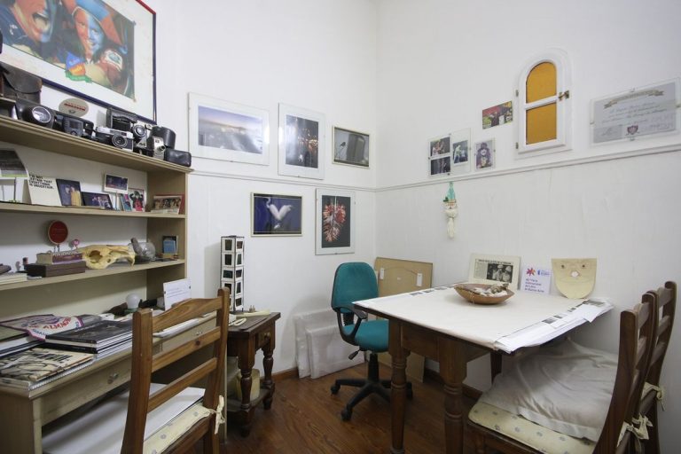 2b18639e-a48d-4e84-9e66-23f8ef01d37f