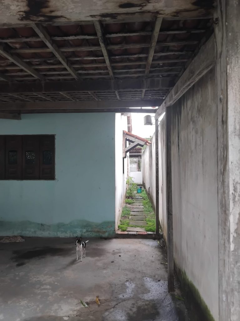 corredor-lateral-da-casa